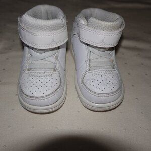 PREOWNED TODDLER BABY NIKE AIR JORDAN WHITE SIZE 5C